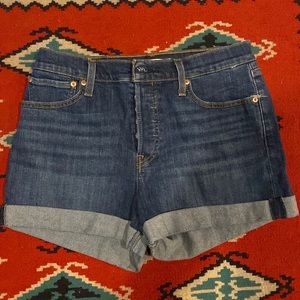 Levi’s high rise wedgie short 31